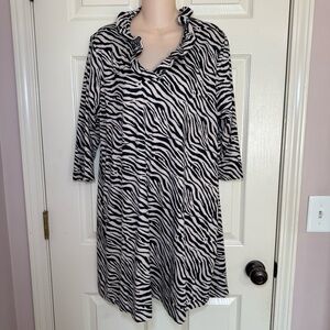 Lulu B Dress Women’s Size XL Animal Print Shift 3/4 Sleeve Ruffle V Neck UPF 50